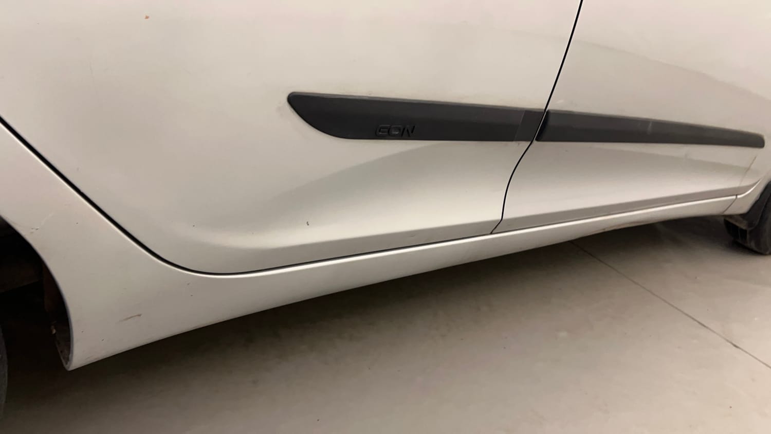 Used 2016 Hyundai Eon Era + Petrol Manual dents MINOR SCRATCH
