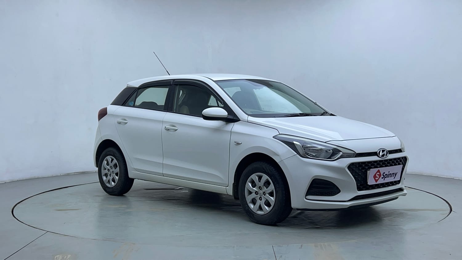Used 2018 Hyundai Elite i20 Magna Executive 1.2 Petrol Manual exterior RIGHT FRONT CORNER VIEW