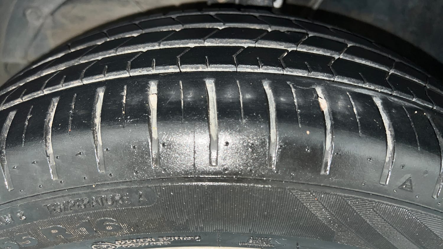 Used 2017 Maruti Suzuki Baleno Alpha 1.2 Petrol Manual tyres LEFT FRONT TYRE TREAD VIEW
