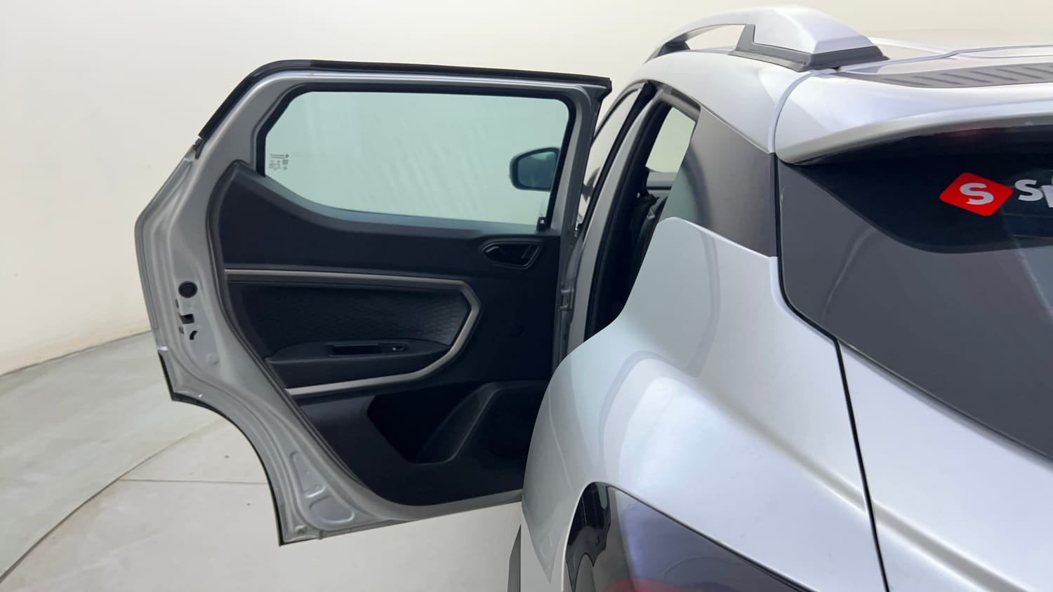 Used 2021 Renault Kiger RXZ 1.0 Turbo MT CNG (Outside Fitted) Cng Manual interior LEFT REAR DOOR OPEN VIEW