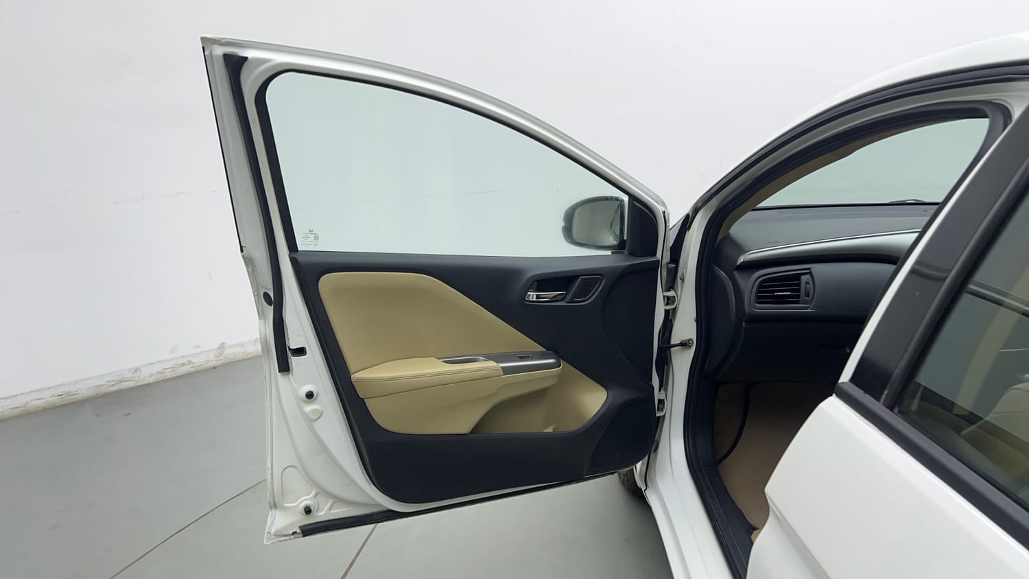 Used 2015 Honda City VX CVT Petrol Automatic interior LEFT FRONT DOOR OPEN VIEW