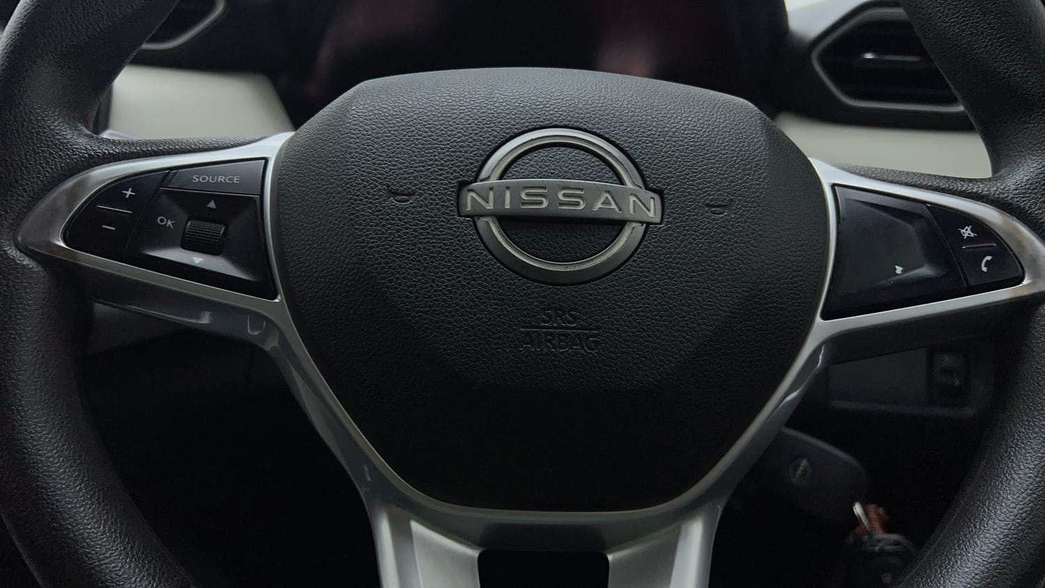 Used 2023 Nissan Magnite XL Petrol Manual top_features Steering mounted controls