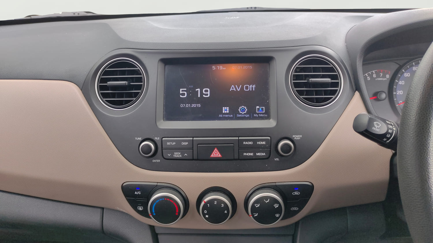 Used 2017 Hyundai Xcent SX Petrol Manual interior MUSIC SYSTEM & AC CONTROL VIEW