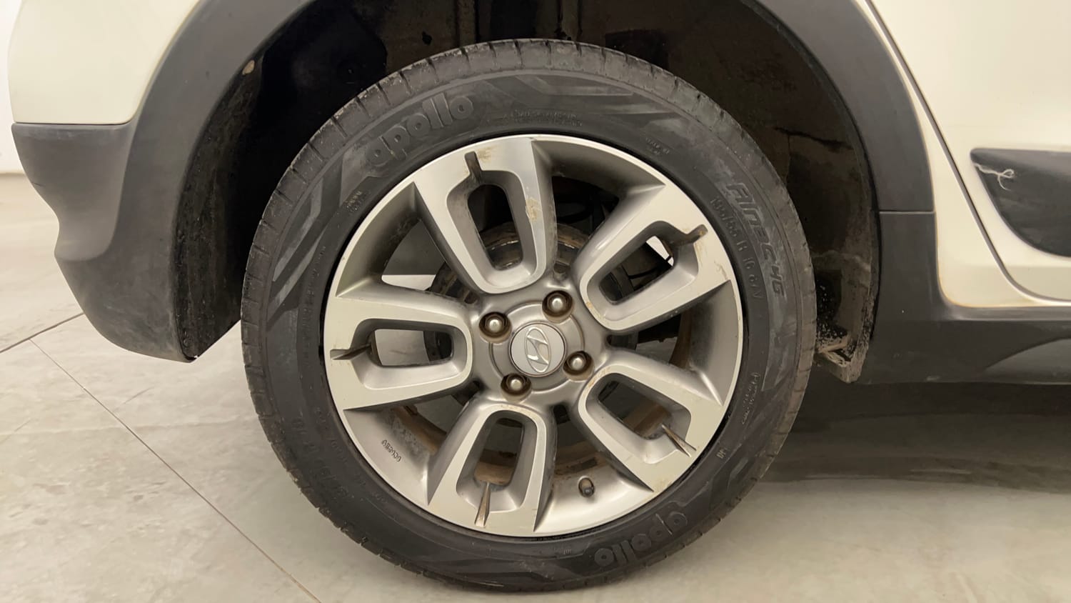 Used 2017 Hyundai i20 Active 1.2 S Petrol Manual tyres RIGHT REAR TYRE RIM VIEW