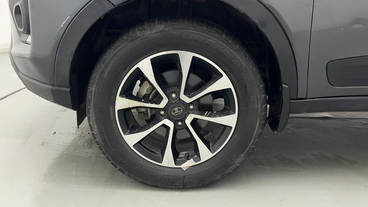 Used 2020 Tata Nexon XZA Plus (O) Dual Tone Petrol Automatic tyres LEFT FRONT TYRE RIM VIEW