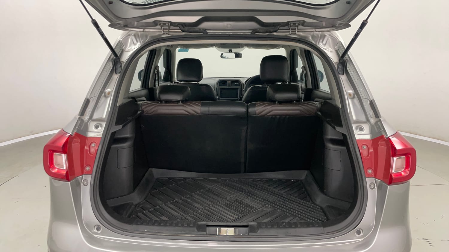 Used 2022 Toyota Urban Cruiser High Grade AT Petrol Automatic interior DICKY INSIDE VIEW