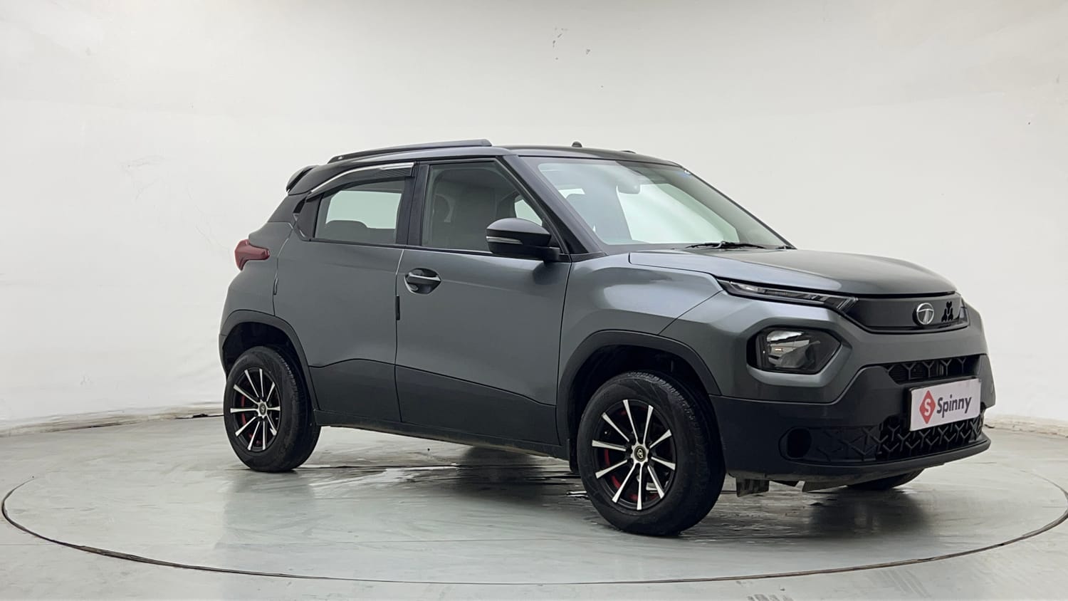 Used 2023 Tata Punch Pure MT Petrol Manual exterior RIGHT FRONT CORNER VIEW