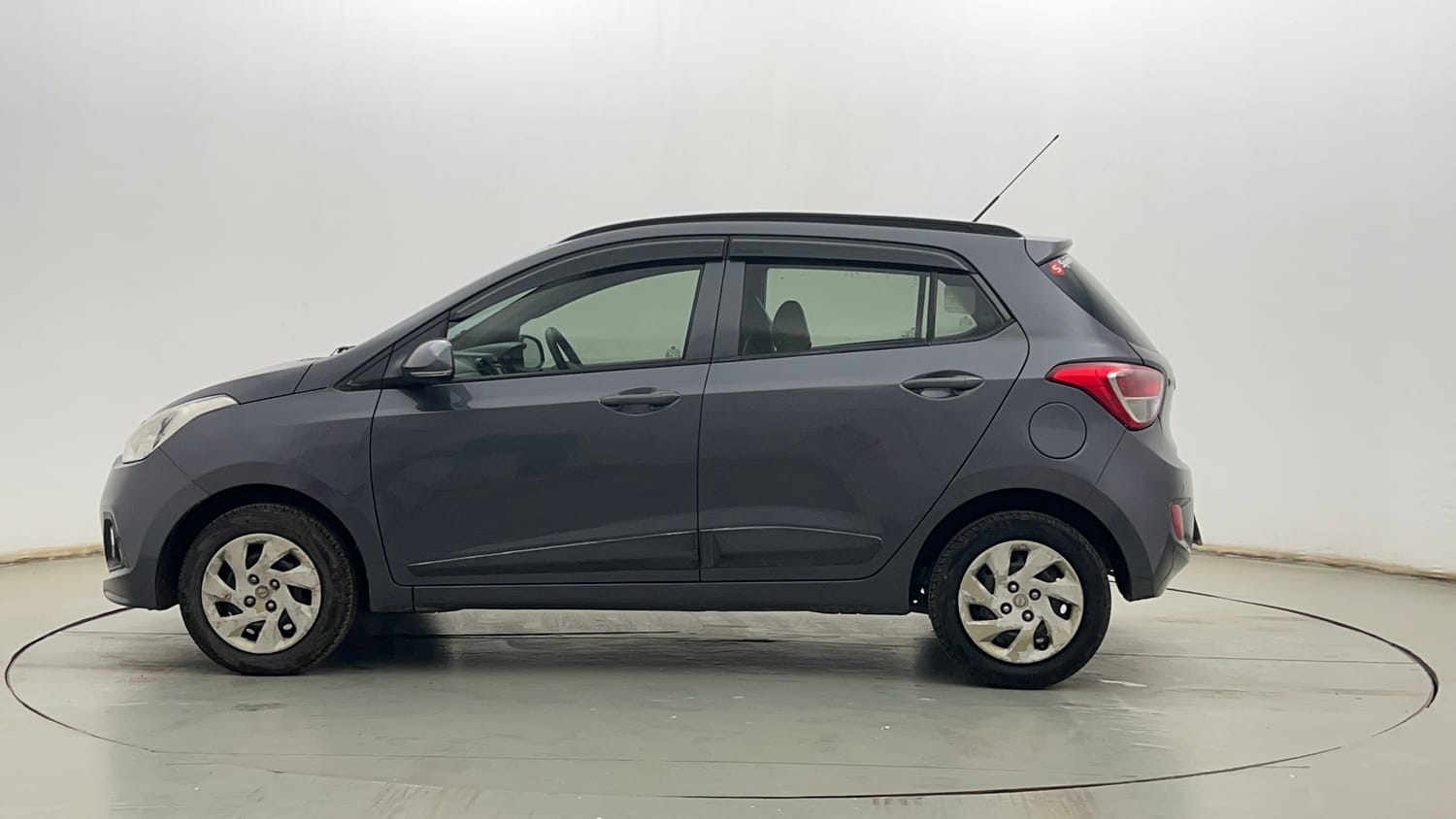 Used 2015 Hyundai Grand i10 Sportz 1.2 Kappa VTVT Petrol Manual exterior LEFT SIDE VIEW
