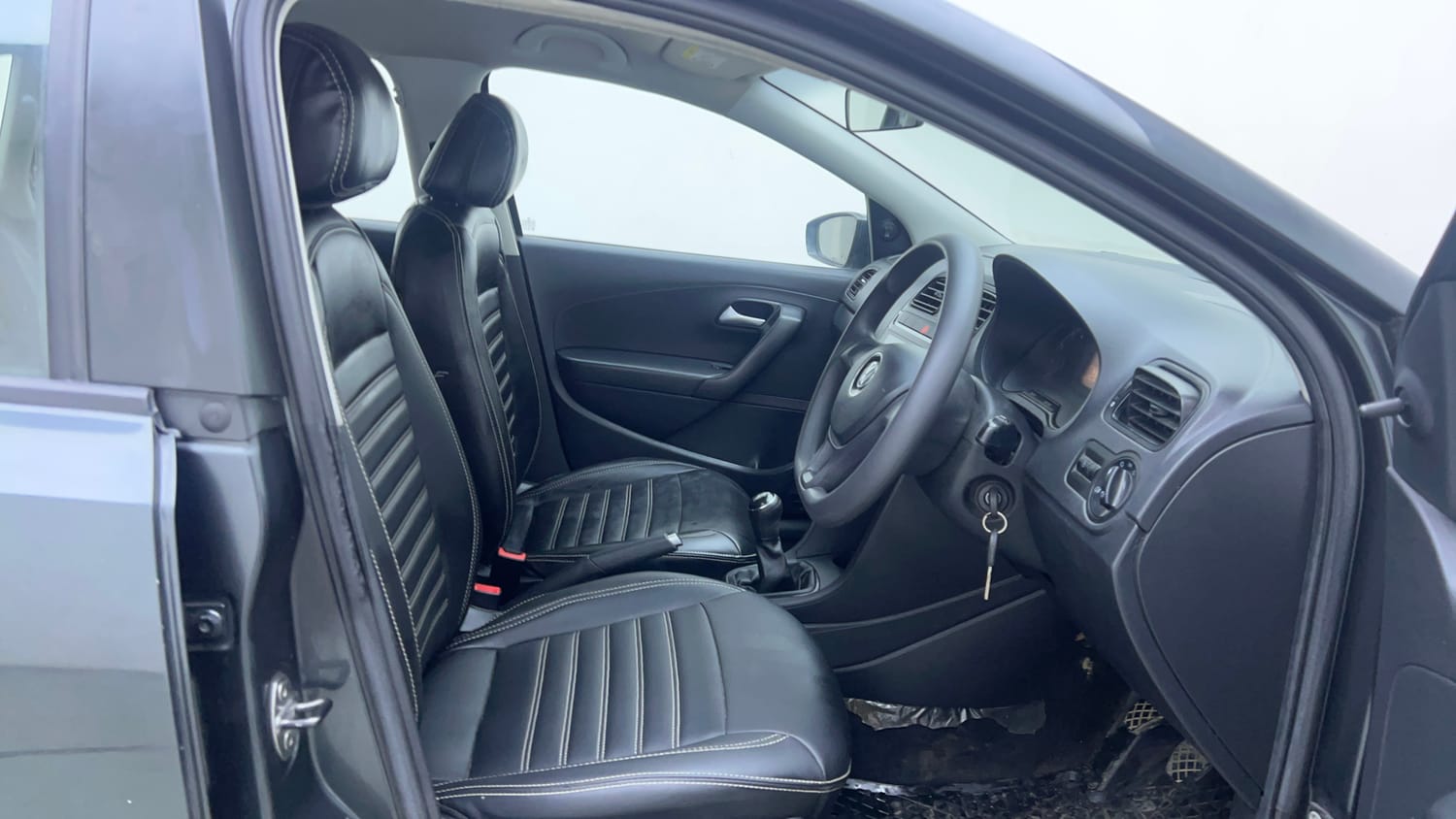 Used 2020 Volkswagen Polo Trendline 1.0L (P) Petrol Manual interior RIGHT SIDE FRONT DOOR CABIN VIEW