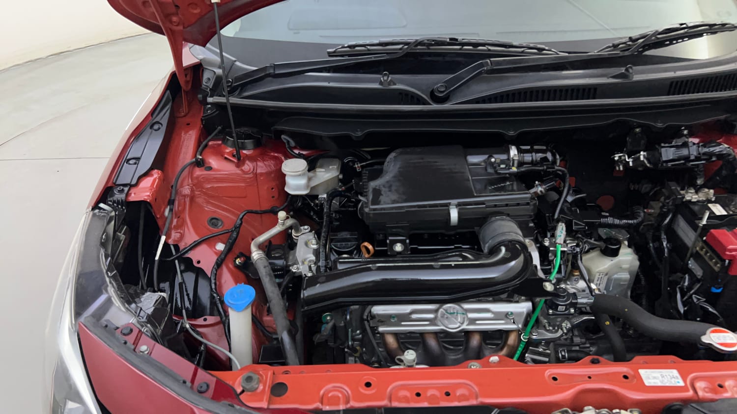 Used 2022 Maruti Suzuki Baleno Alpha AGS Petrol Automatic engine ENGINE RIGHT SIDE HINGE & APRON VIEW