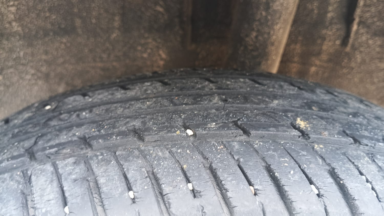 Used 2017 Renault Kwid 1.0 RXT Petrol Manual tyres LEFT REAR TYRE TREAD VIEW