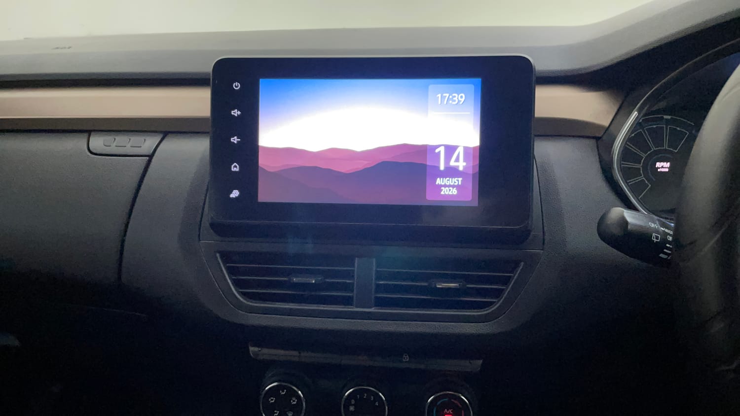 Used 2021 Renault Kiger RXT (O) MT Petrol Manual top_features Touch screen infotainment system