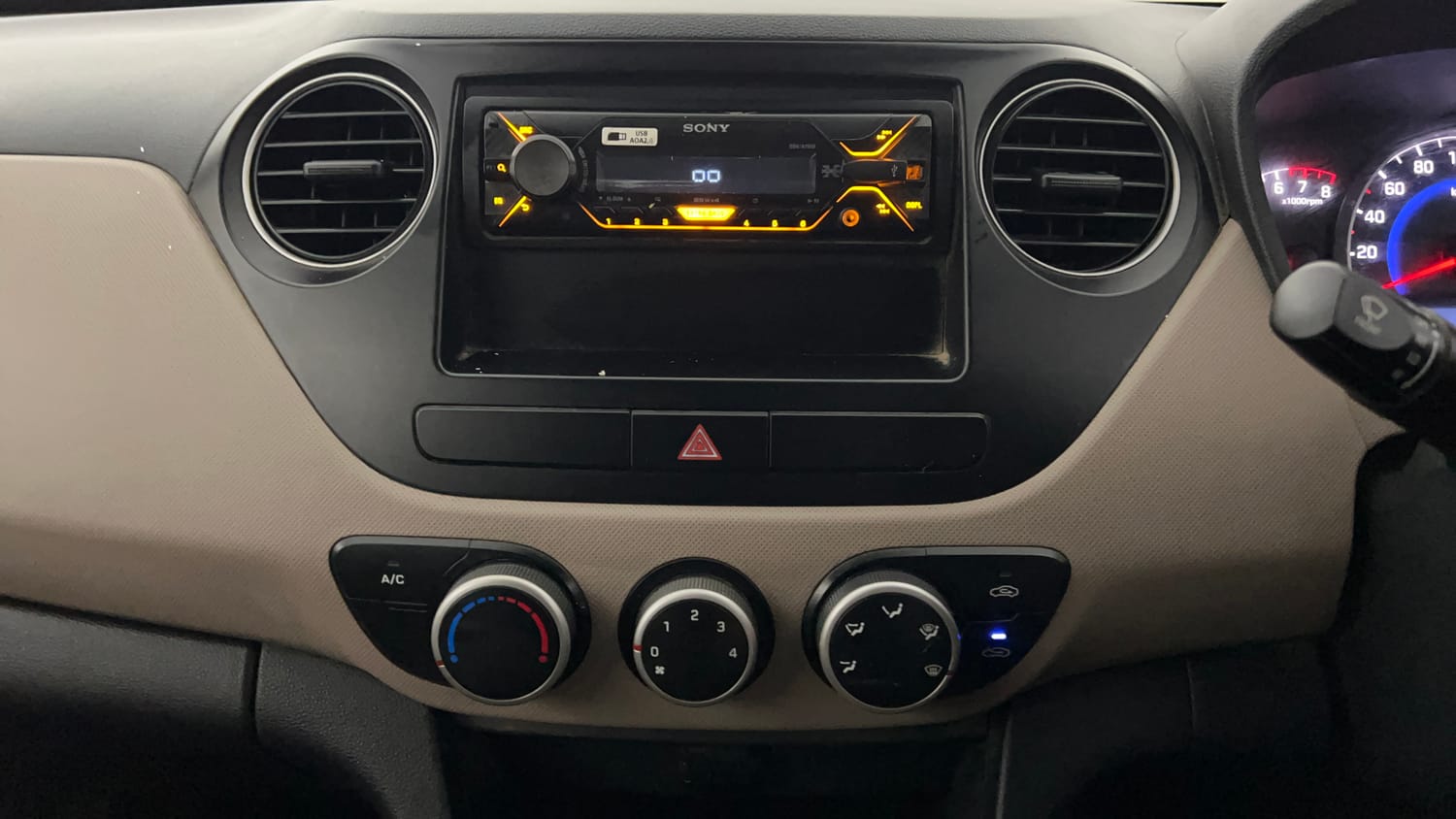 Used 2017 Hyundai Grand i10 Magna 1.2 Kappa VTVT Petrol Manual interior MUSIC SYSTEM & AC CONTROL VIEW