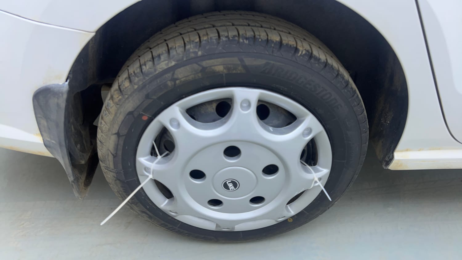 Used 2019 Skoda Rapid Active 1.6 MPI Petrol Manual tyres RIGHT REAR TYRE RIM VIEW