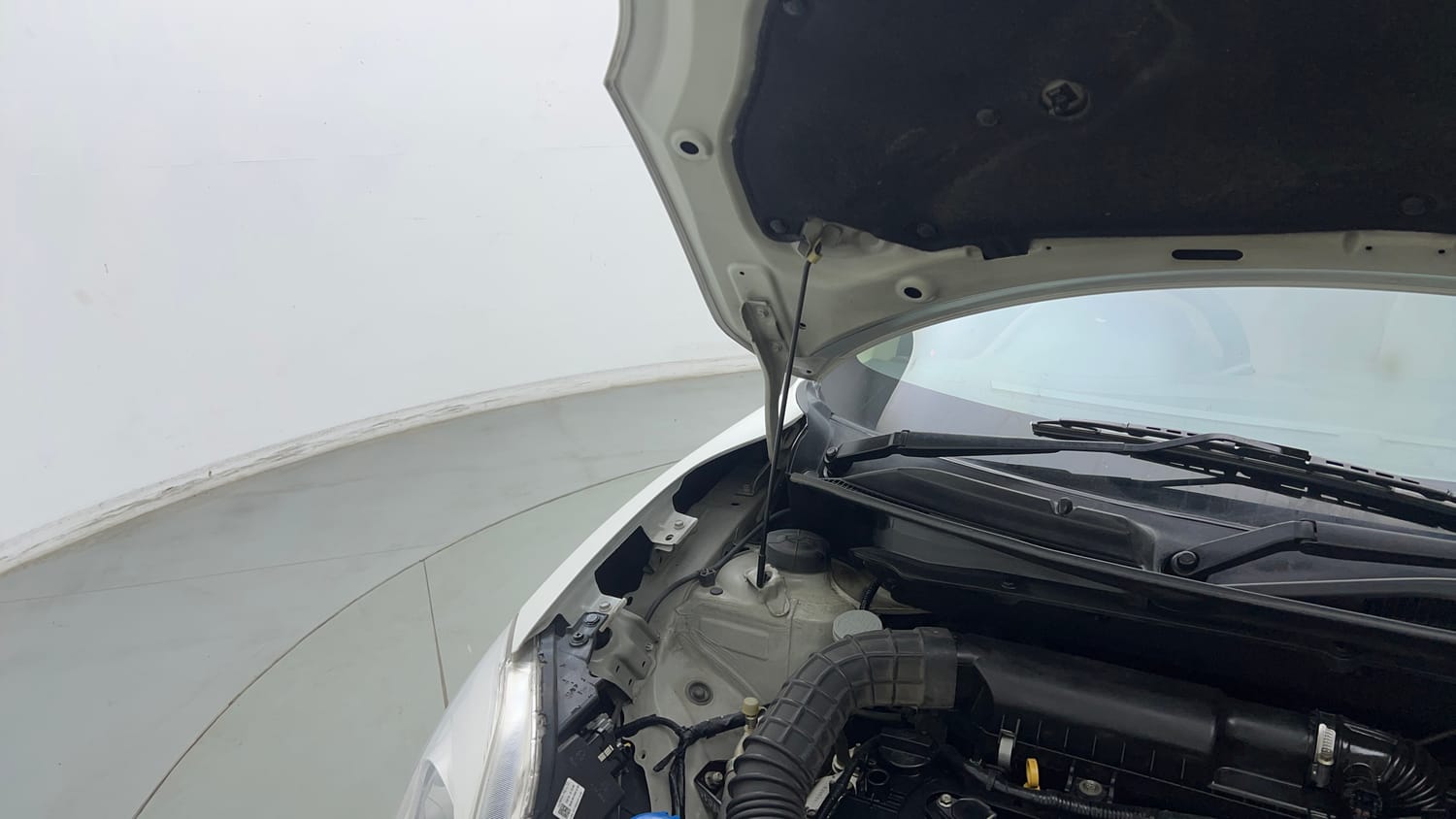Used 2019 Maruti Suzuki Dzire ZXi AMT Petrol Automatic engine ENGINE RIGHT SIDE HINGE & APRON VIEW