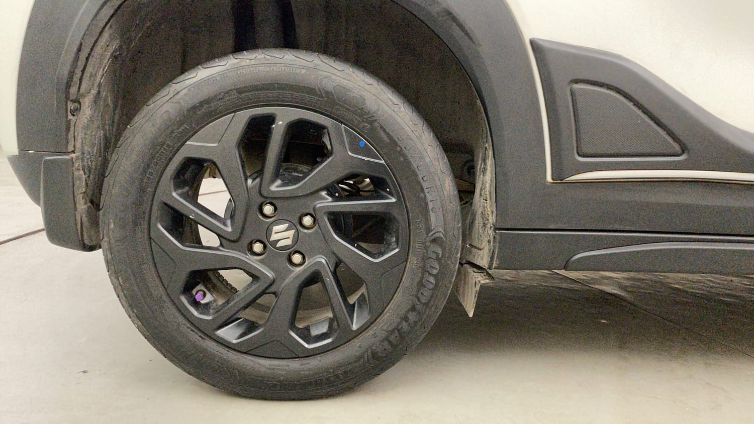 Used 2023 Maruti Suzuki Fronx Delta Plus 1.2L AGS Petrol Automatic tyres RIGHT REAR TYRE RIM VIEW