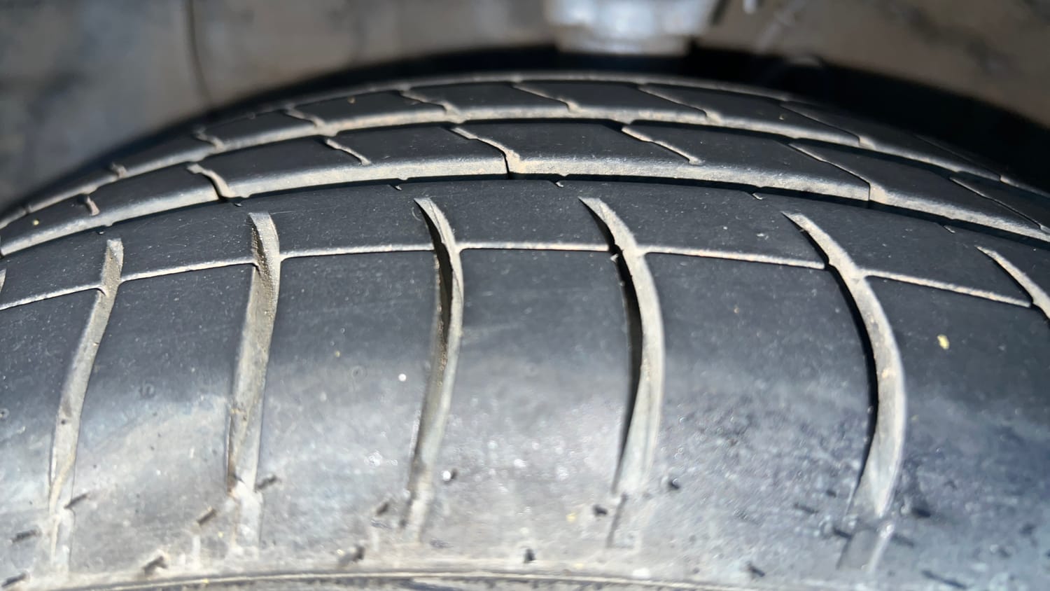 Used 2018 Hyundai Elite i20 Magna Executive 1.2 Petrol Manual tyres LEFT FRONT TYRE TREAD VIEW