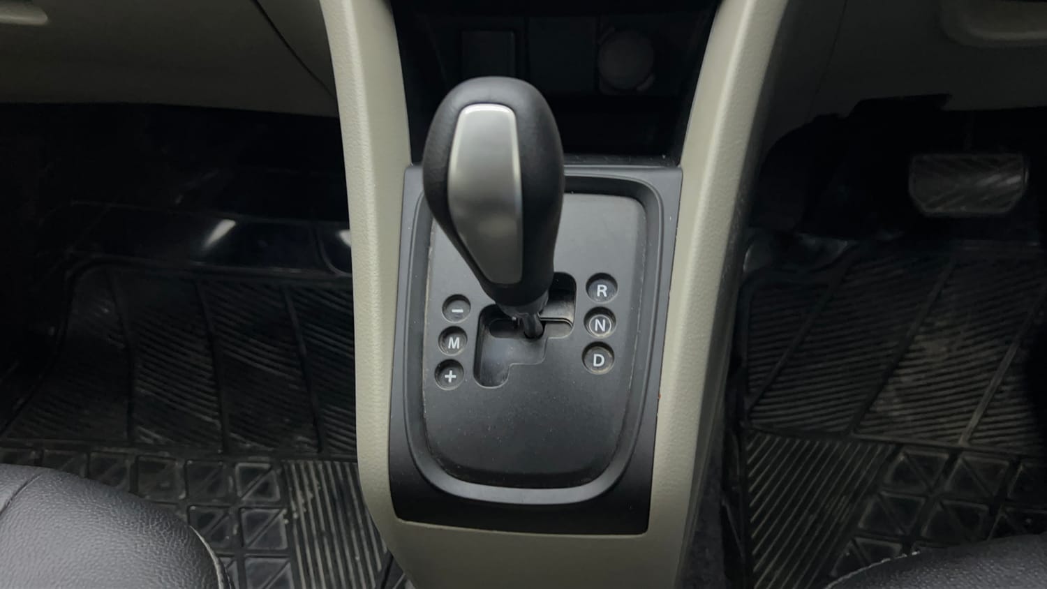 Used 2017 Maruti Suzuki Celerio ZXI (O) AMT Petrol Automatic interior GEAR  KNOB VIEW