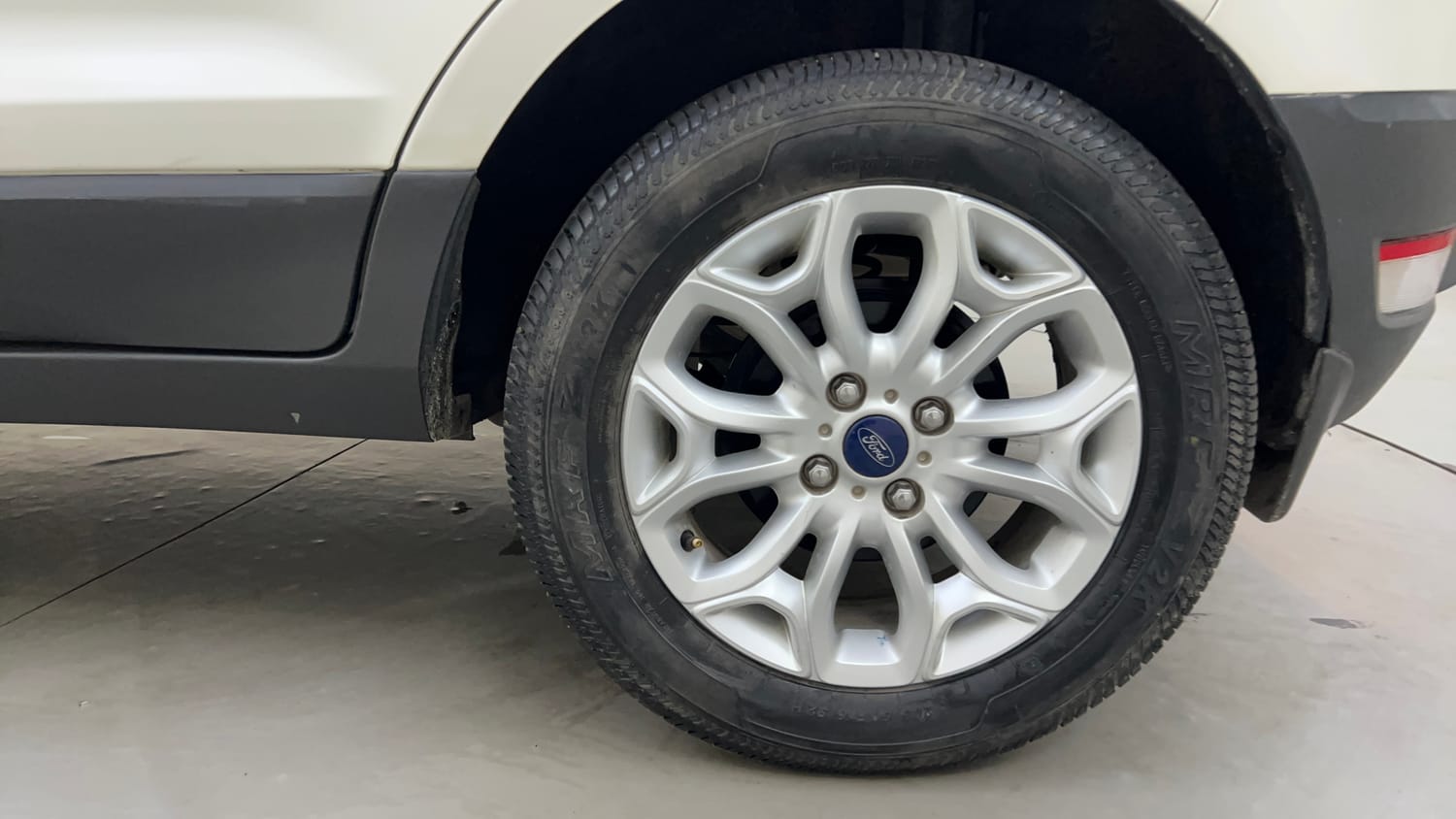 Used 2016 Ford EcoSport Titanium+ 1.0L EcoBoost Petrol Manual tyres LEFT REAR TYRE RIM VIEW