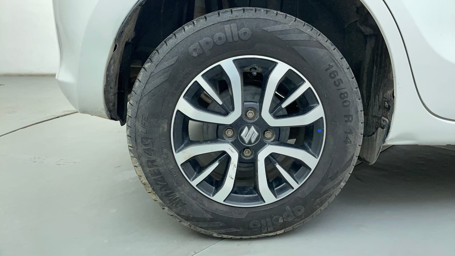 Used 2022 Maruti Suzuki Swift VXi Petrol Manual tyres RIGHT REAR TYRE RIM VIEW