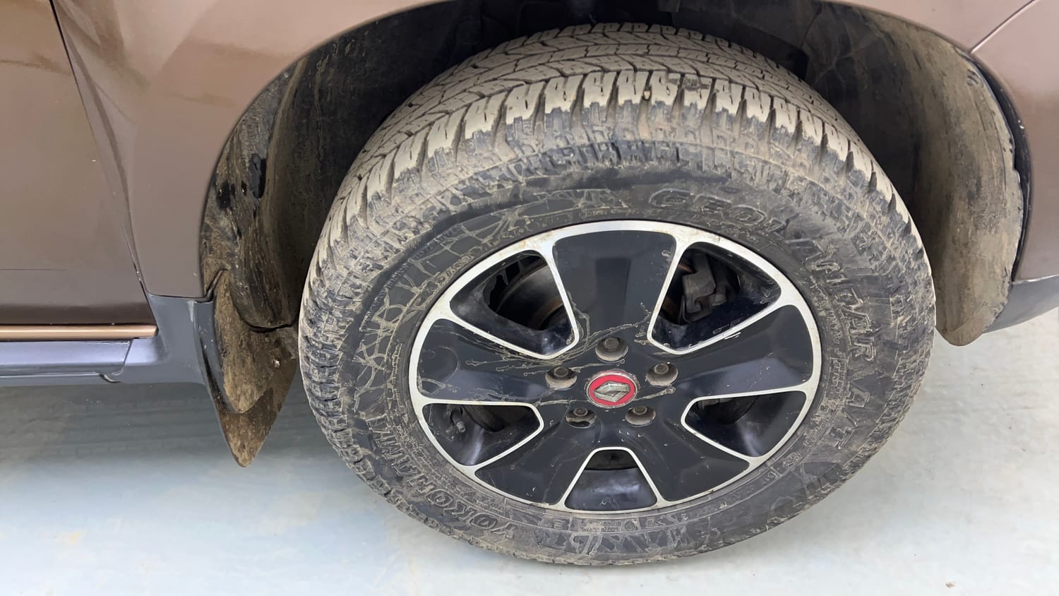 Used 2017 Renault Duster 85 PS RXS 4X2 MT Diesel Diesel Manual tyres RIGHT FRONT TYRE RIM VIEW
