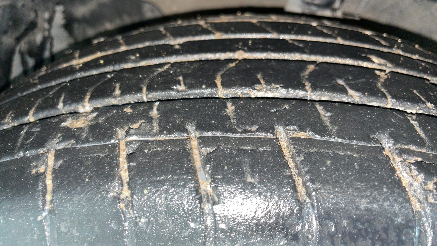 Used 2023 Hyundai Verna SX 1.5 Petrol IVT Petrol Automatic tyres LEFT FRONT TYRE TREAD VIEW