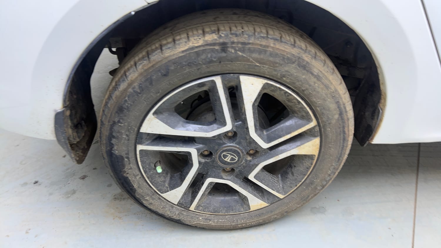 Used 2020 Tata Tigor XZ Plus Petrol Manual tyres RIGHT REAR TYRE RIM VIEW