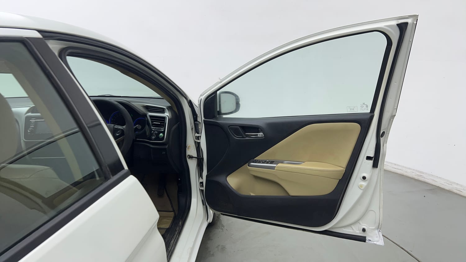 Used 2015 Honda City VX CVT Petrol Automatic interior RIGHT FRONT DOOR OPEN VIEW