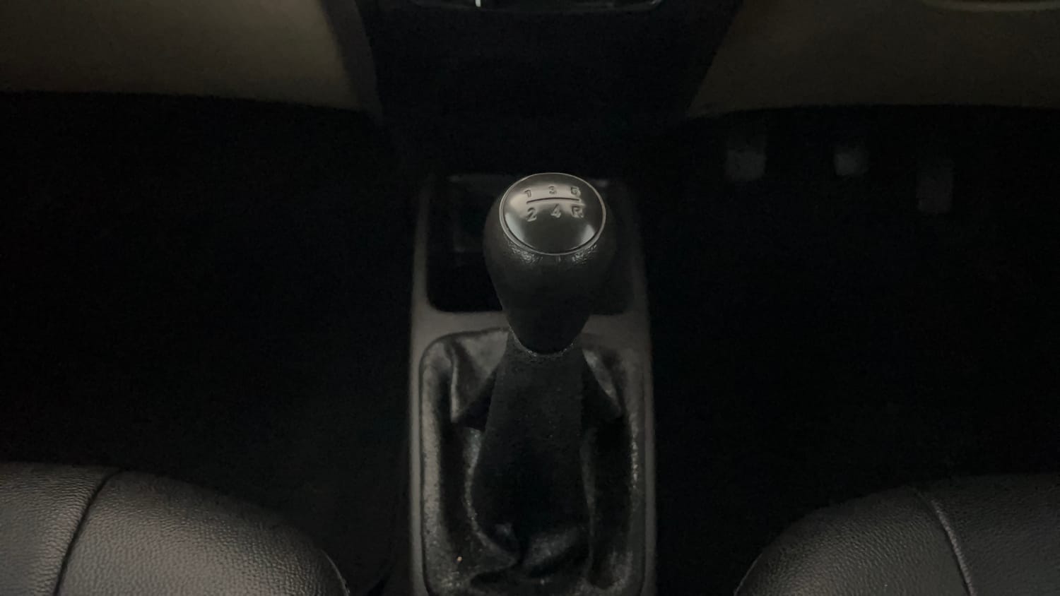 Used 2018 Hyundai Eon Era + AirBag Petrol Manual interior GEAR  KNOB VIEW