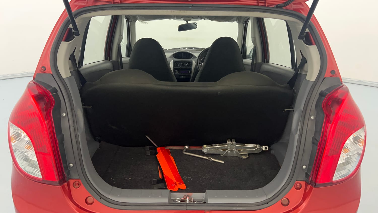 Used 2014 Maruti Suzuki Alto 800 Lxi Petrol Manual interior DICKY INSIDE VIEW