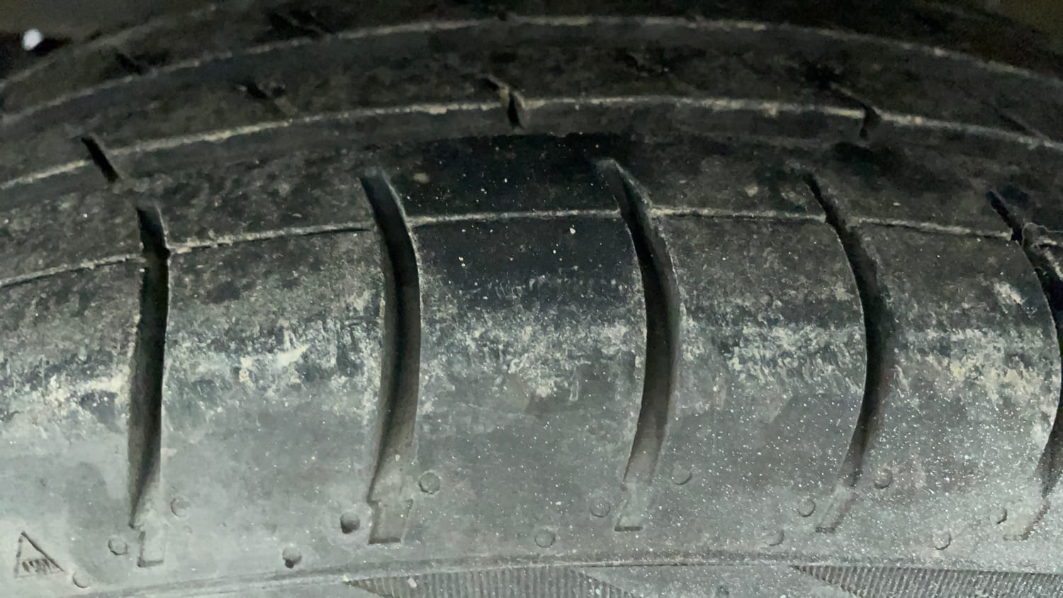 Used 2022 Maruti Suzuki Swift VXi Petrol Manual tyres LEFT FRONT TYRE TREAD VIEW