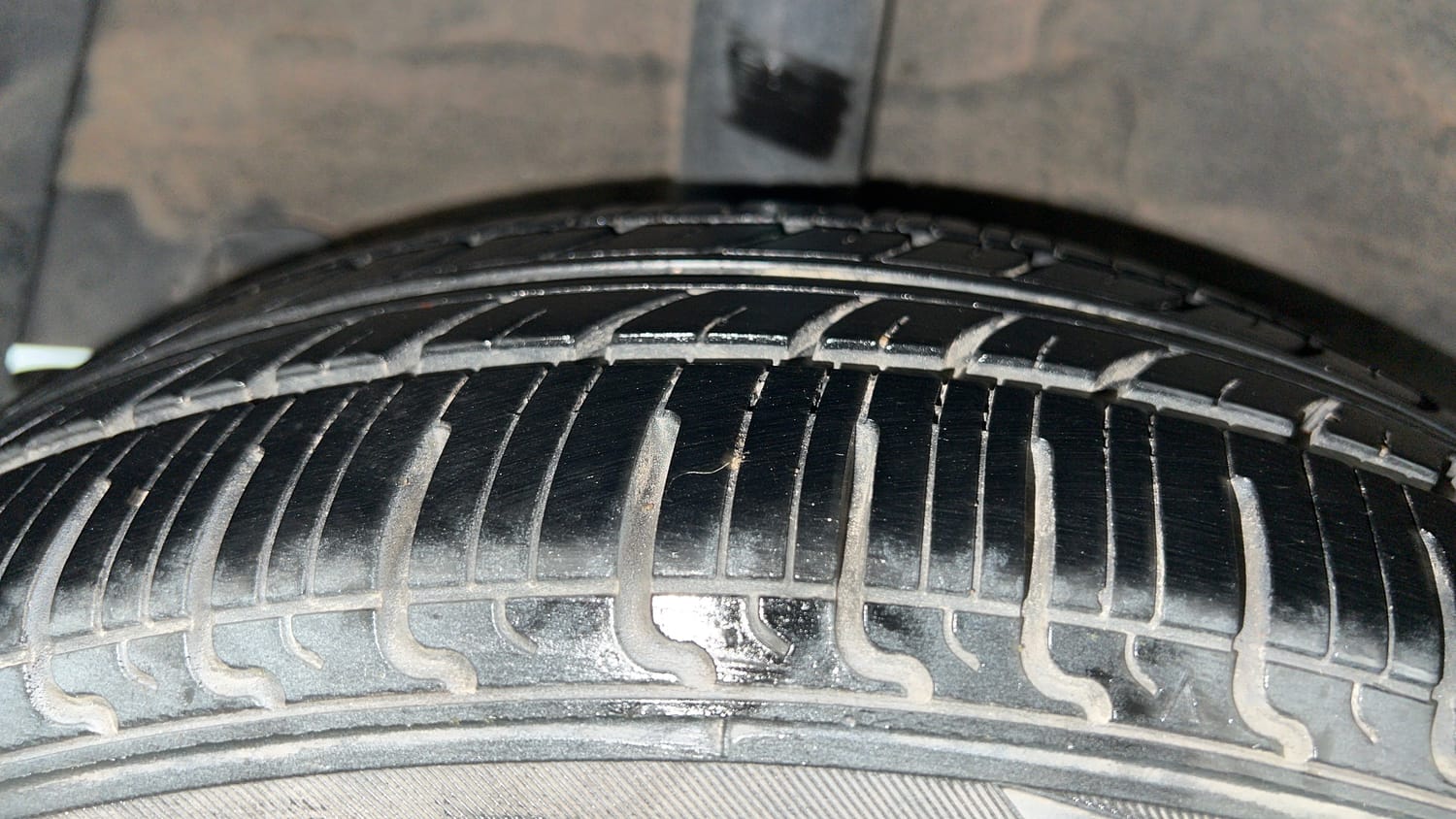 Used 2016 Hyundai Grand i10 Magna 1.2 Kappa VTVT Petrol Manual tyres RIGHT REAR TYRE TREAD VIEW
