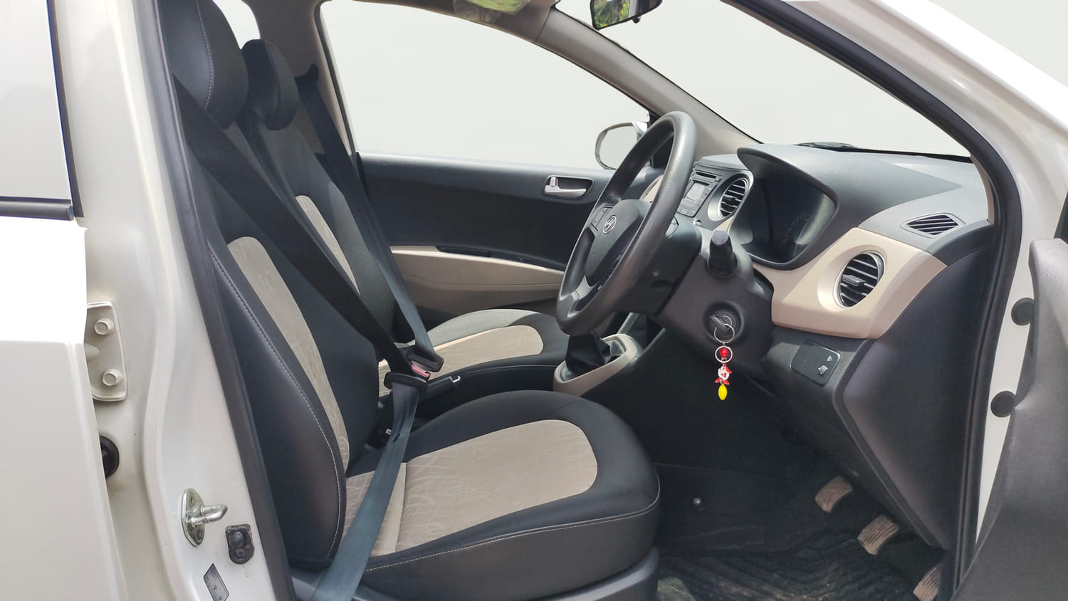 Used 2016 Hyundai Grand i10 Sportz 1.2 Kappa VTVT Petrol Manual interior RIGHT SIDE FRONT DOOR CABIN VIEW