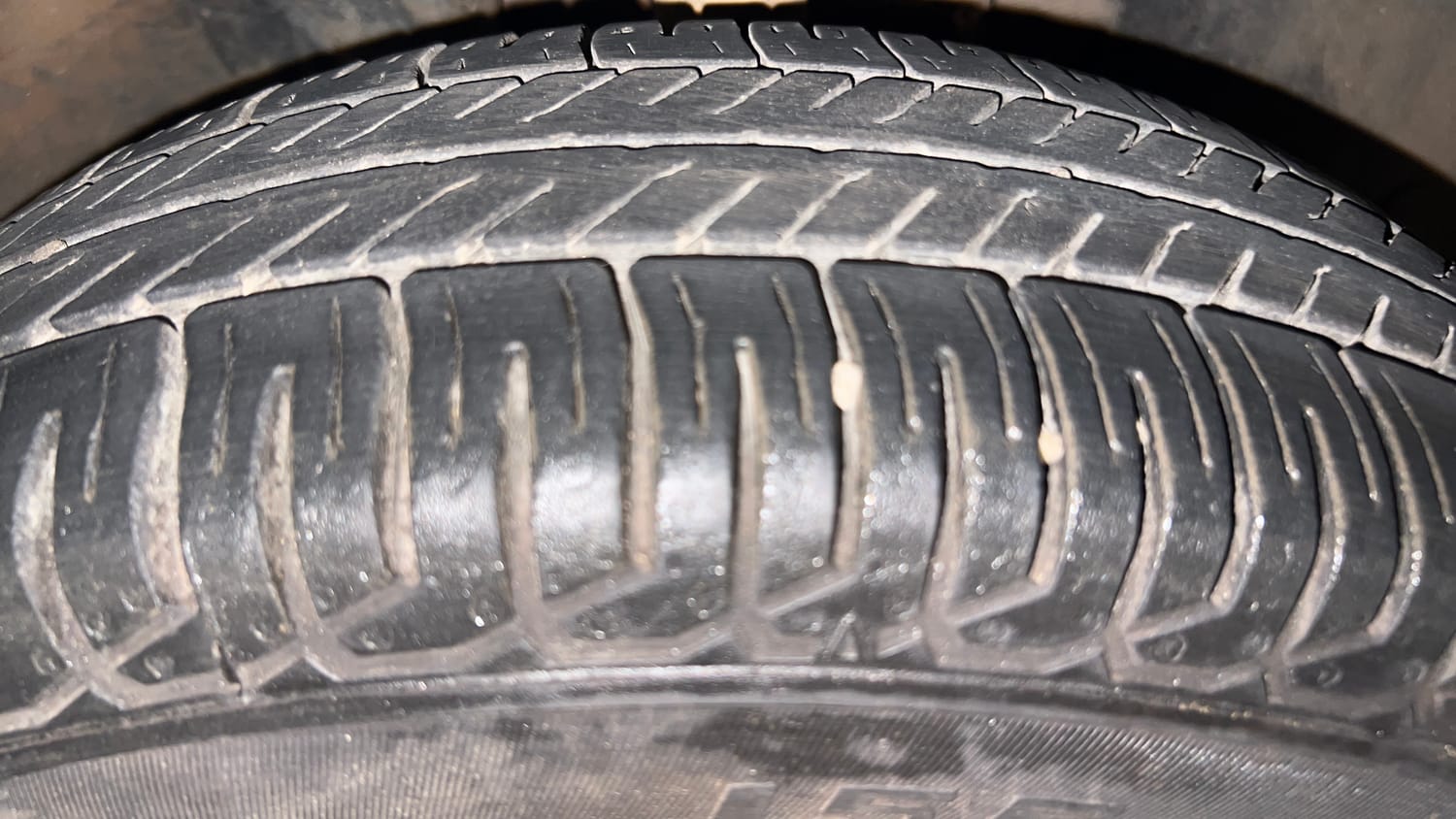 Used 2017 Renault Kwid CLIMBER 1.0 AMT Petrol Automatic tyres RIGHT FRONT TYRE TREAD VIEW