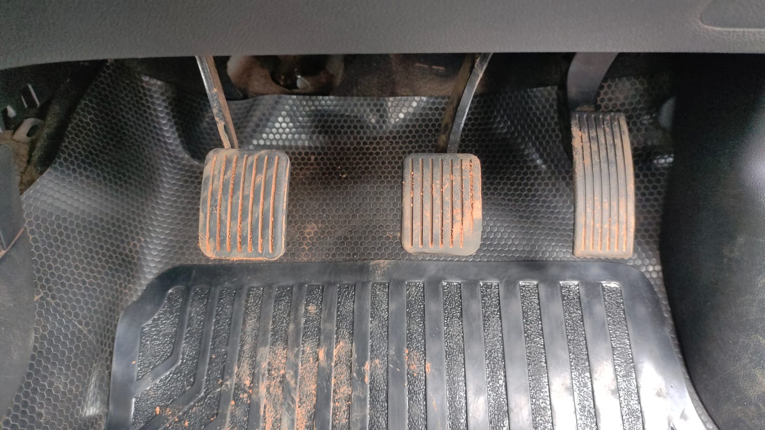 Used 2017 Hyundai Xcent SX Petrol Manual interior PEDALS VIEW