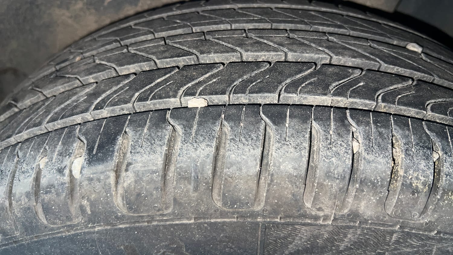 Used 2018 Skoda Rapid Style 1.6 MPI Petrol Manual tyres LEFT REAR TYRE TREAD VIEW