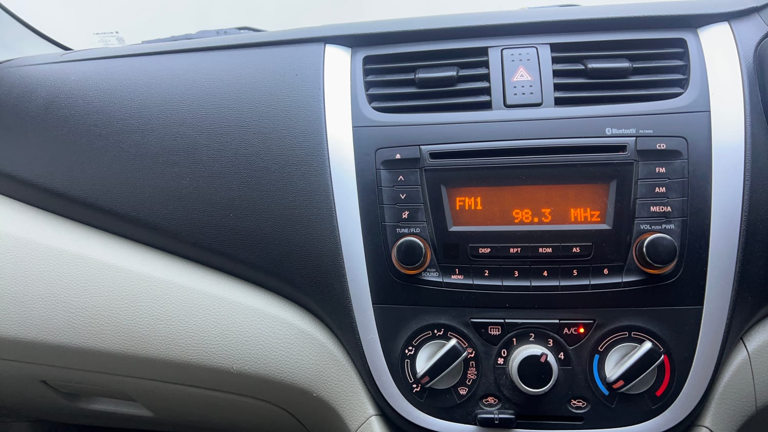 Used 2017 Maruti Suzuki Celerio ZXi AMT Petrol Automatic interior MUSIC SYSTEM & AC CONTROL VIEW