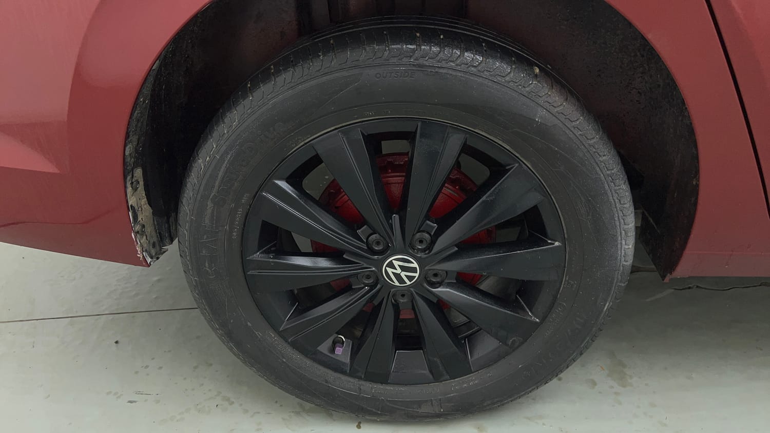 Used 2023 Volkswagen Virtus Highline 1.0 TSI MT Petrol Manual tyres RIGHT REAR TYRE RIM VIEW