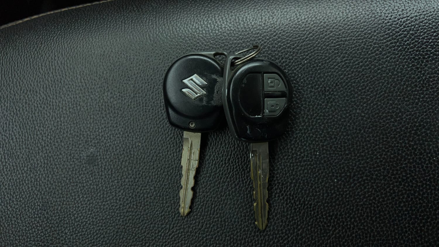Used 2017 Maruti Suzuki Swift Lxi (O) Petrol Manual extra CAR KEY VIEW