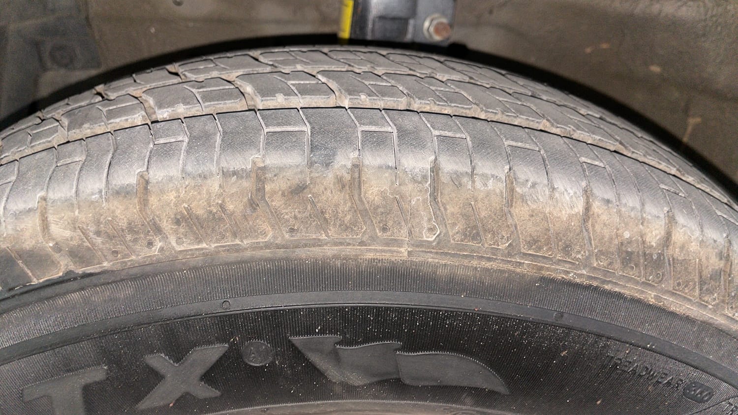Used 2014 Maruti Suzuki Swift VXi Petrol Manual tyres LEFT FRONT TYRE TREAD VIEW