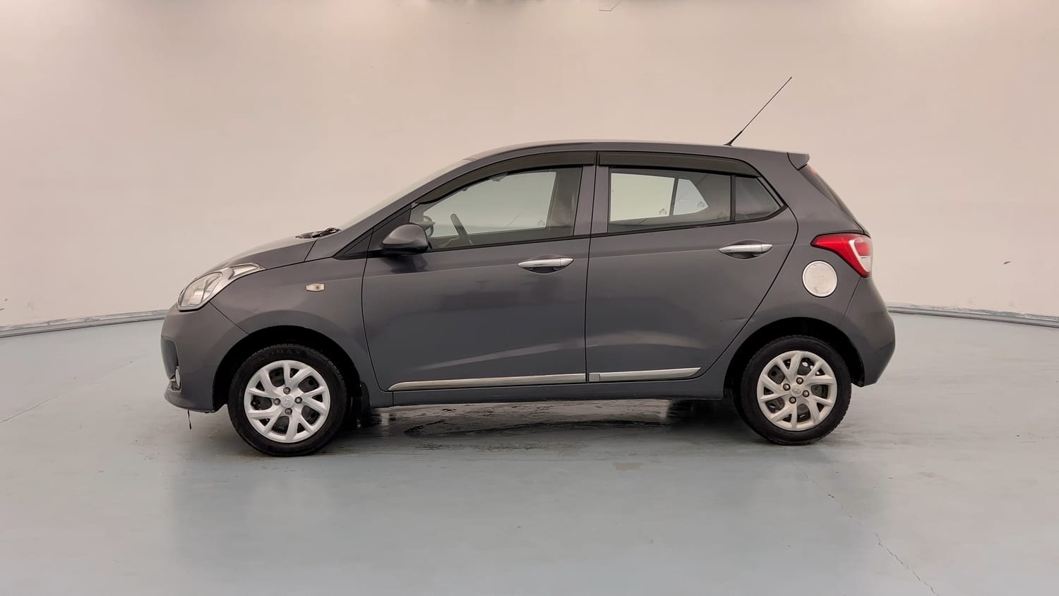 Used 2017 Hyundai Grand i10 Magna 1.2 Kappa VTVT Petrol Manual exterior LEFT SIDE VIEW