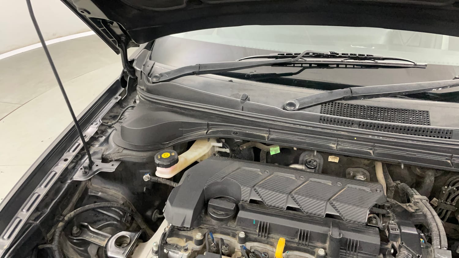 Used 2023 Hyundai Verna SX 1.5 Petrol IVT Petrol Automatic engine ENGINE RIGHT SIDE HINGE & APRON VIEW