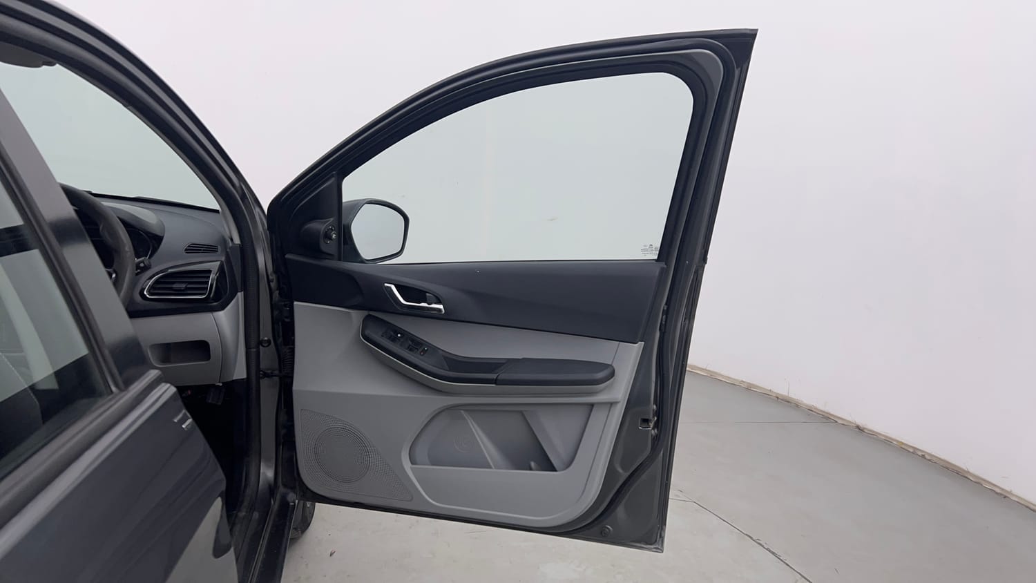 Used 2020 Tata Tiago XZ Plus Petrol Manual interior RIGHT FRONT DOOR OPEN VIEW