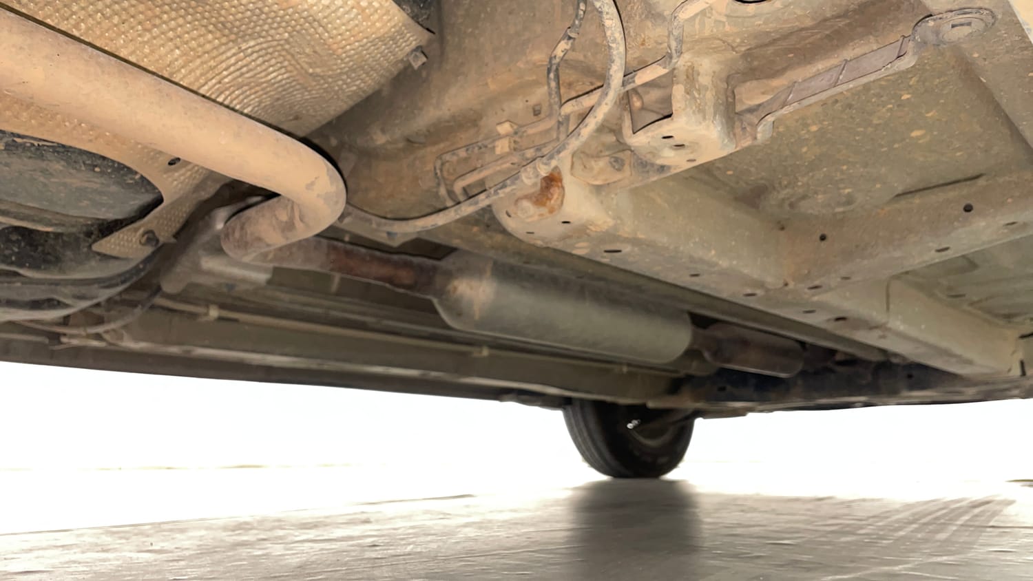 Used 2014 Maruti Suzuki Swift VXi Petrol Manual extra REAR RIGHT UNDERBODY VIEW