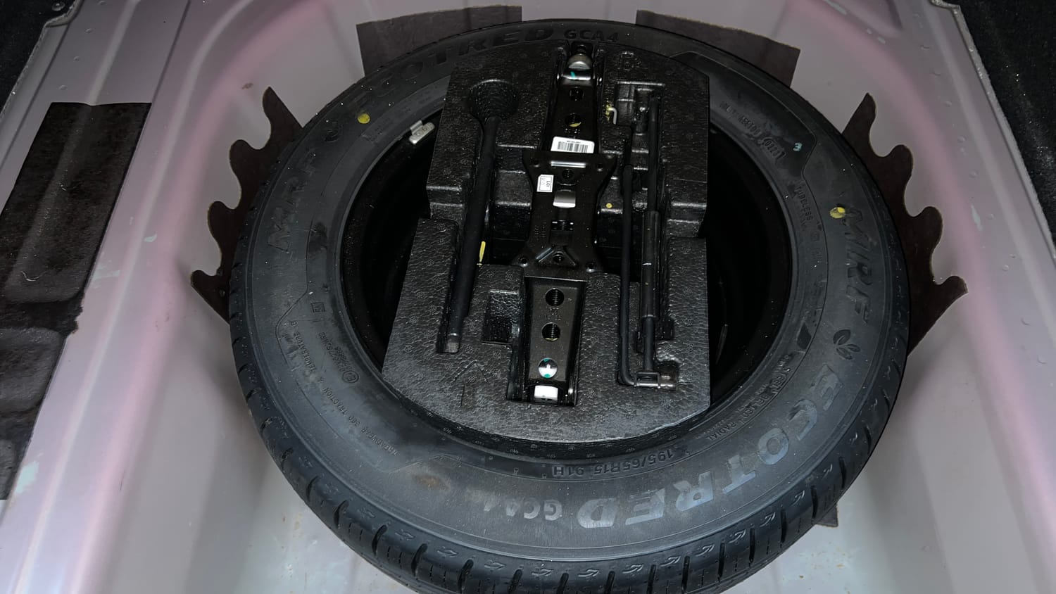 Used 2023 Volkswagen Virtus Highline 1.0 TSI MT Petrol Manual tyres SPARE TYRE VIEW