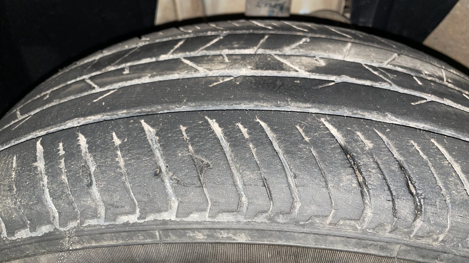 Used 2021 Renault Kiger RXT (O) MT Petrol Manual tyres LEFT FRONT TYRE TREAD VIEW