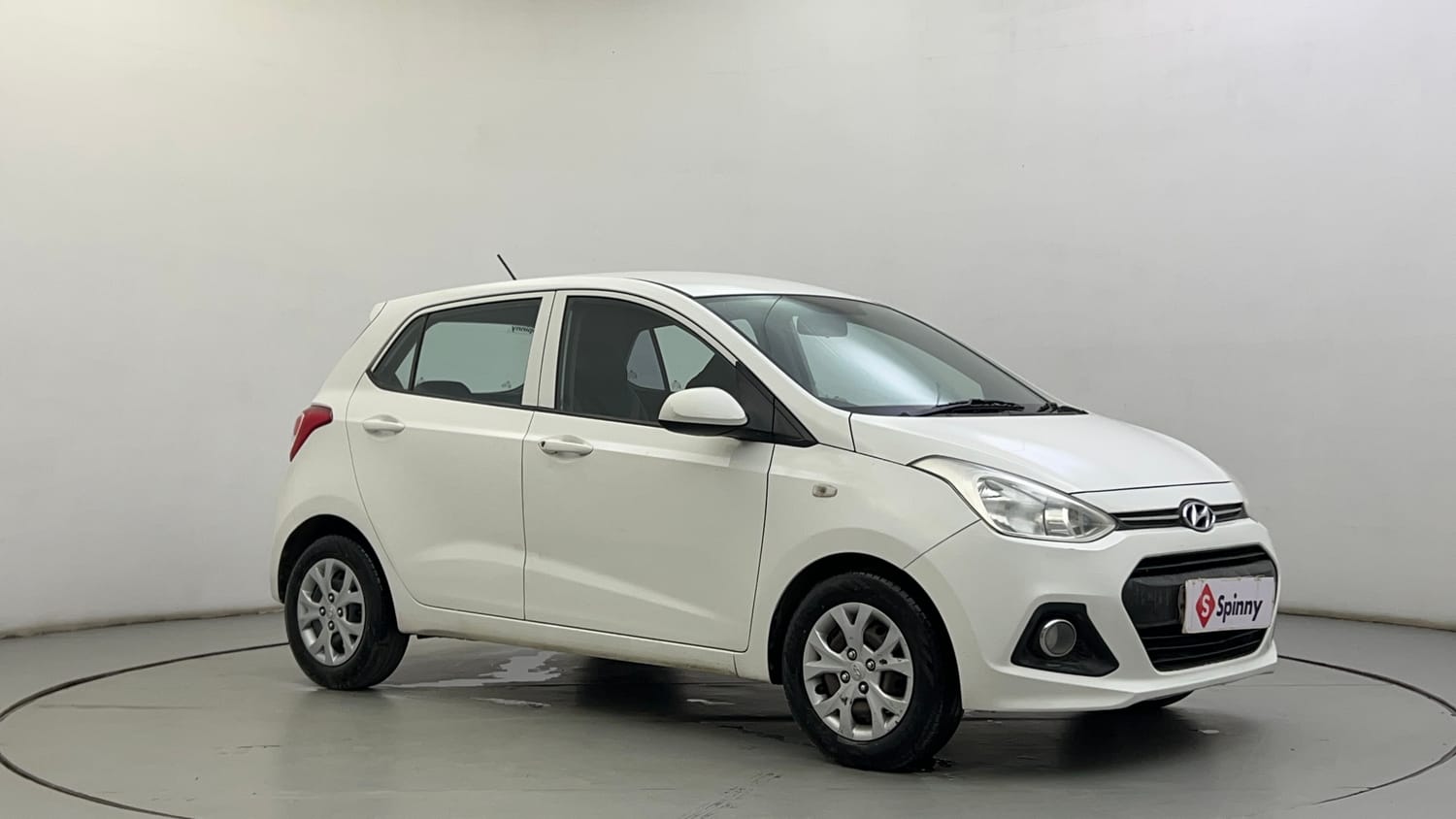 Used 2016 Hyundai Grand i10 Magna AT 1.2 Kappa VTVT Petrol Automatic exterior RIGHT FRONT CORNER VIEW