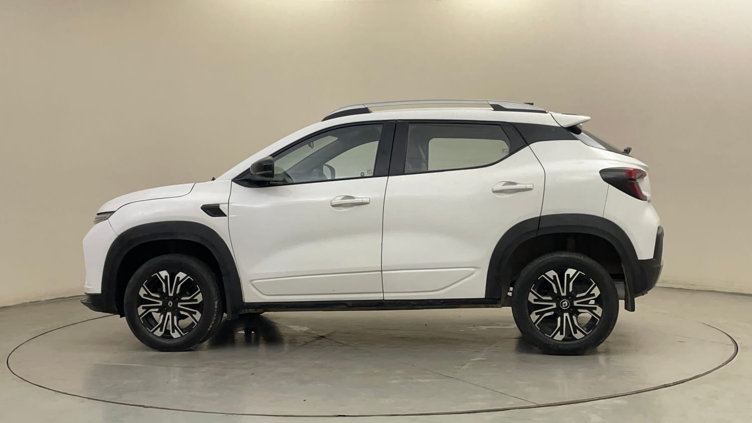 Used 2021 Renault Kiger RXT (O) MT Petrol Manual exterior LEFT SIDE VIEW