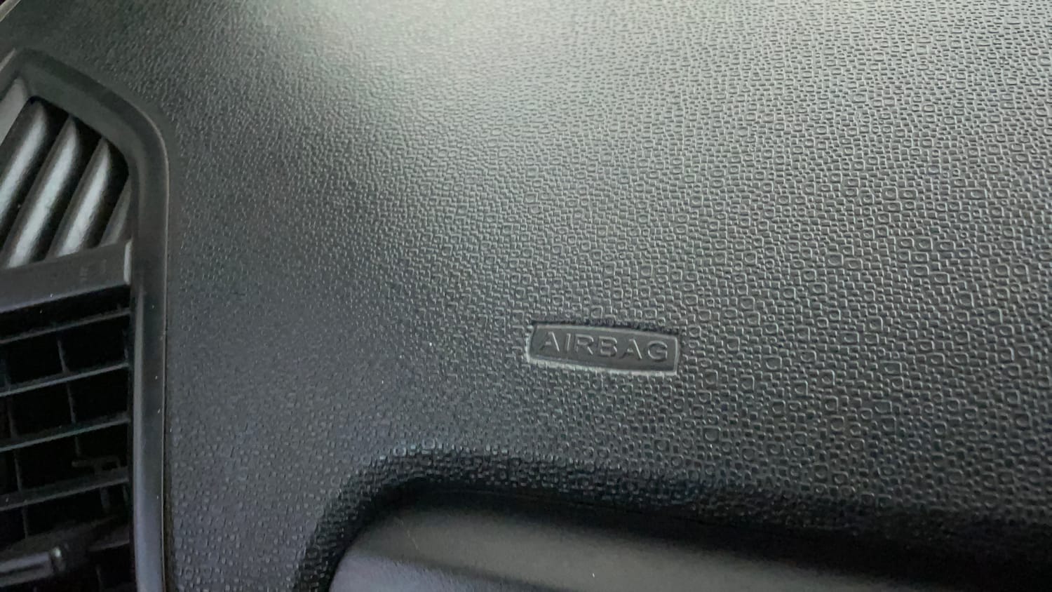 Used 2018 Ford EcoSport Ambiente 1.5L TDCi Diesel Manual top_features Airbags