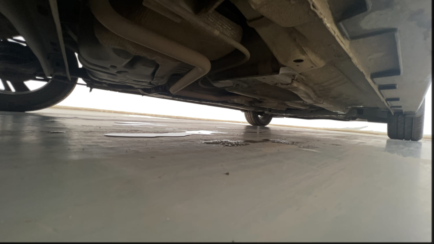 Used 2022 Hyundai New i20 Asta (O) 1.2 MT Petrol Manual extra REAR RIGHT UNDERBODY VIEW